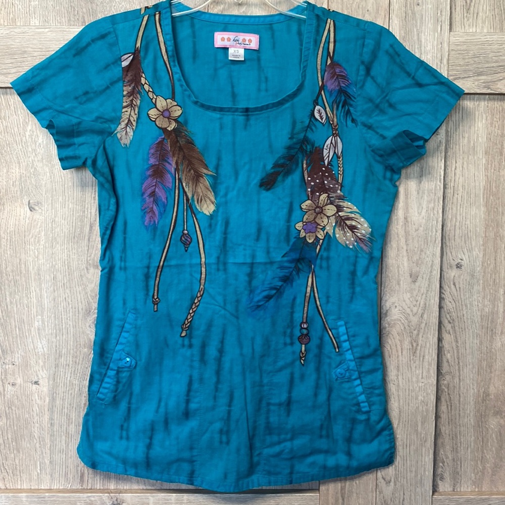 Feather & Leather print Scrub top XS, Koi brand by Kathy Peterson- think Sanita